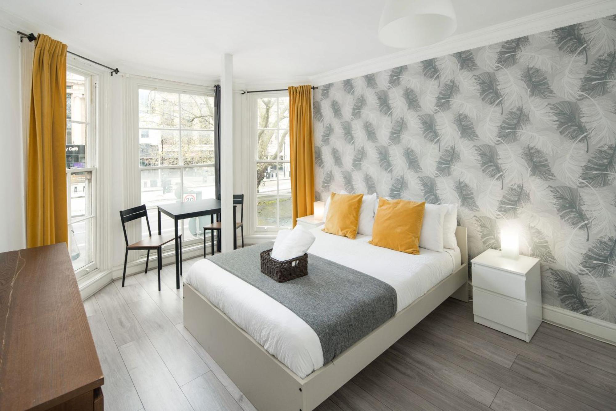 Private Double Room Shared Bathroom Near City Centre ลอนดอน ภายนอก รูปภาพ