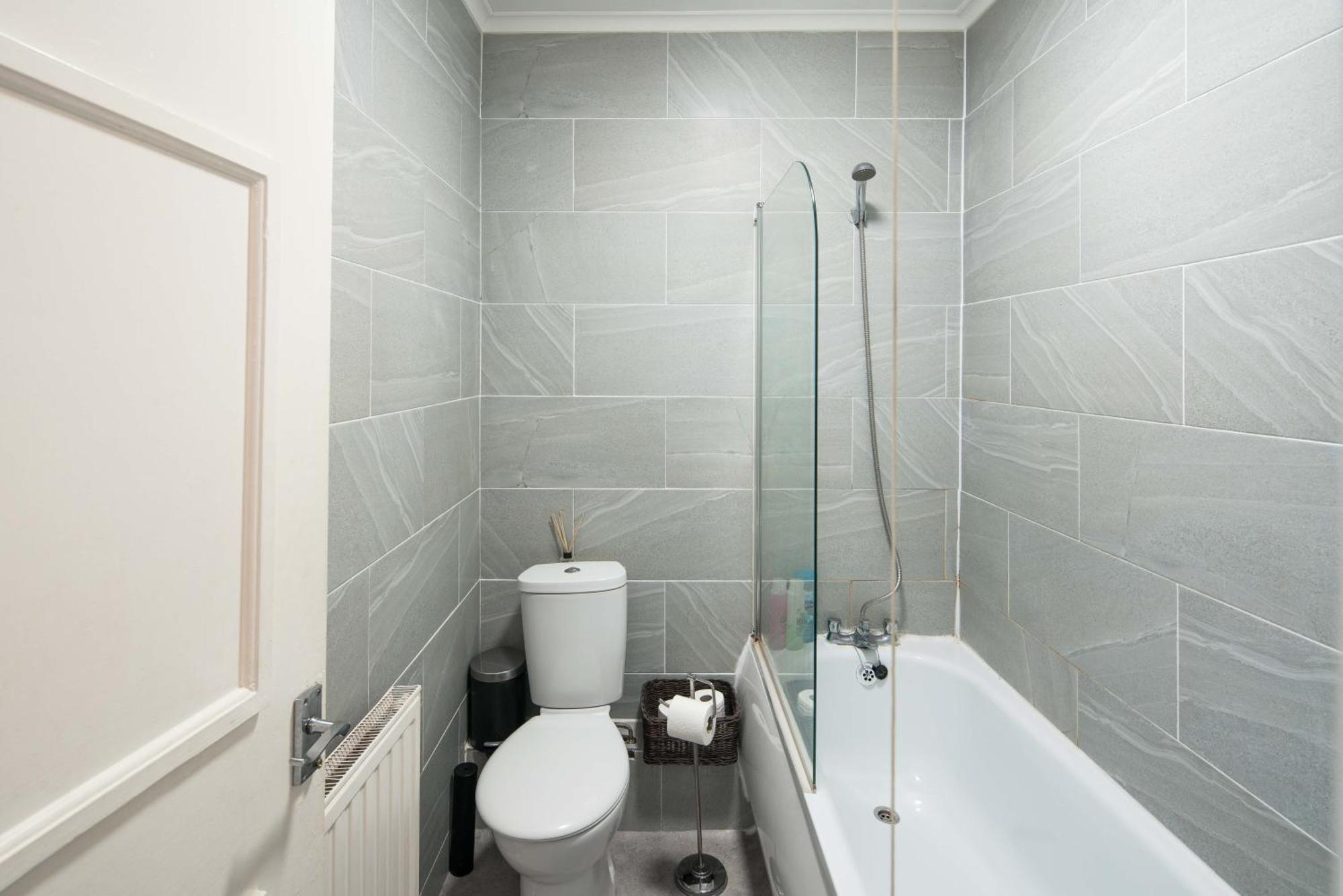 Private Double Room Shared Bathroom Near City Centre ลอนดอน ภายนอก รูปภาพ