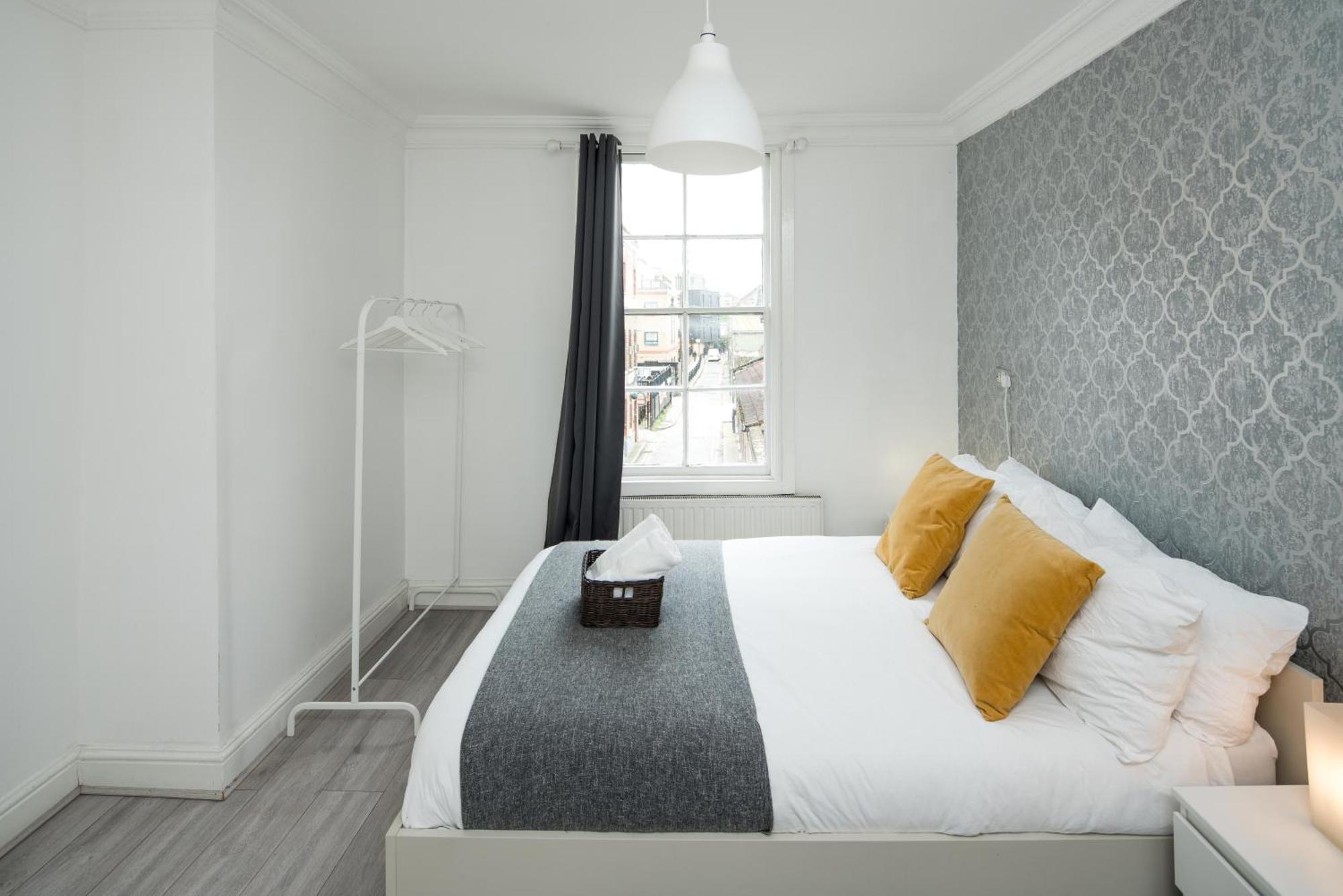 Private Double Room Shared Bathroom Near City Centre ลอนดอน ภายนอก รูปภาพ